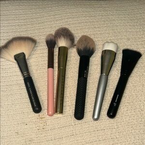 Set of 6 used makeup brushes